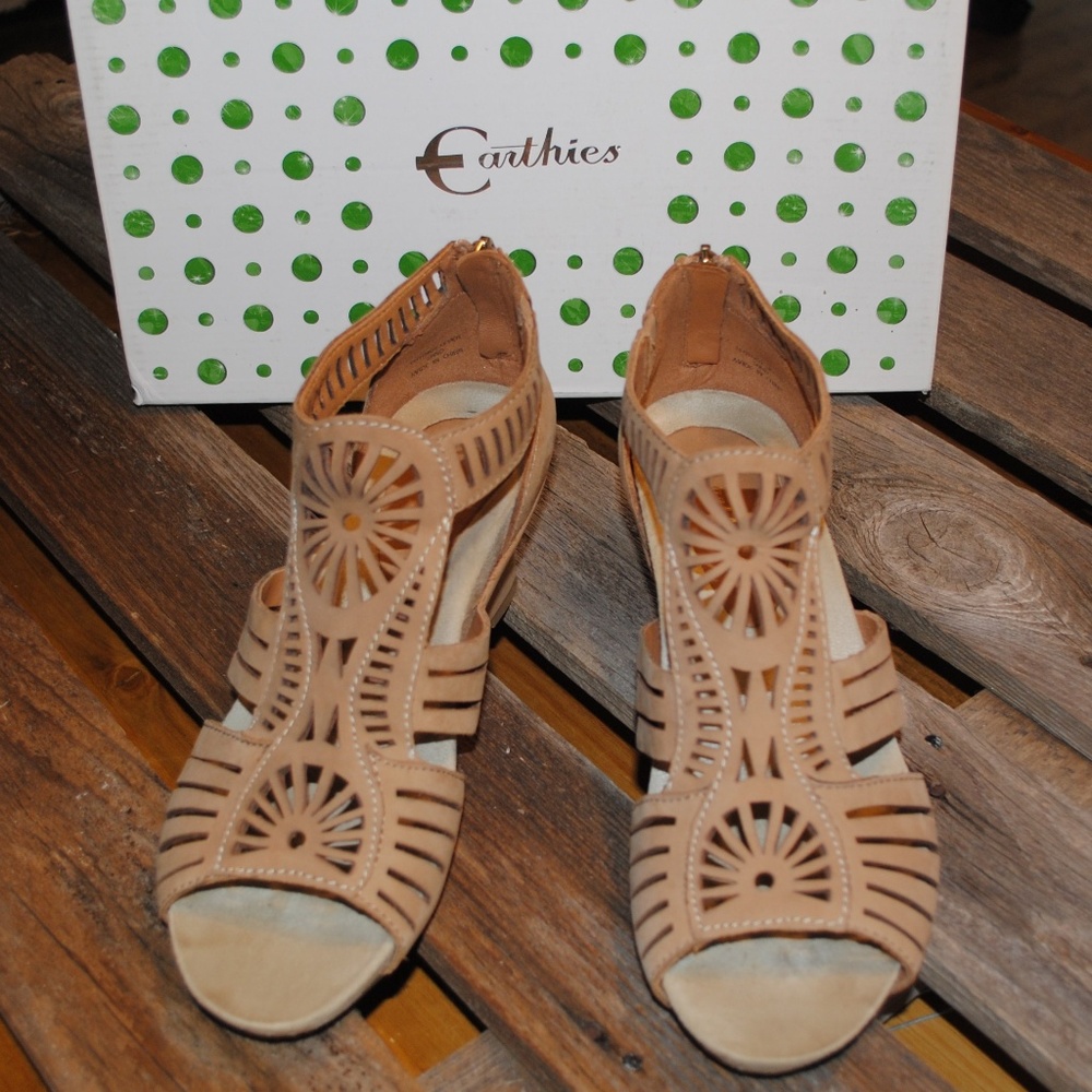 Earthies Carmona Sand Cut-Out Wedge Sandals